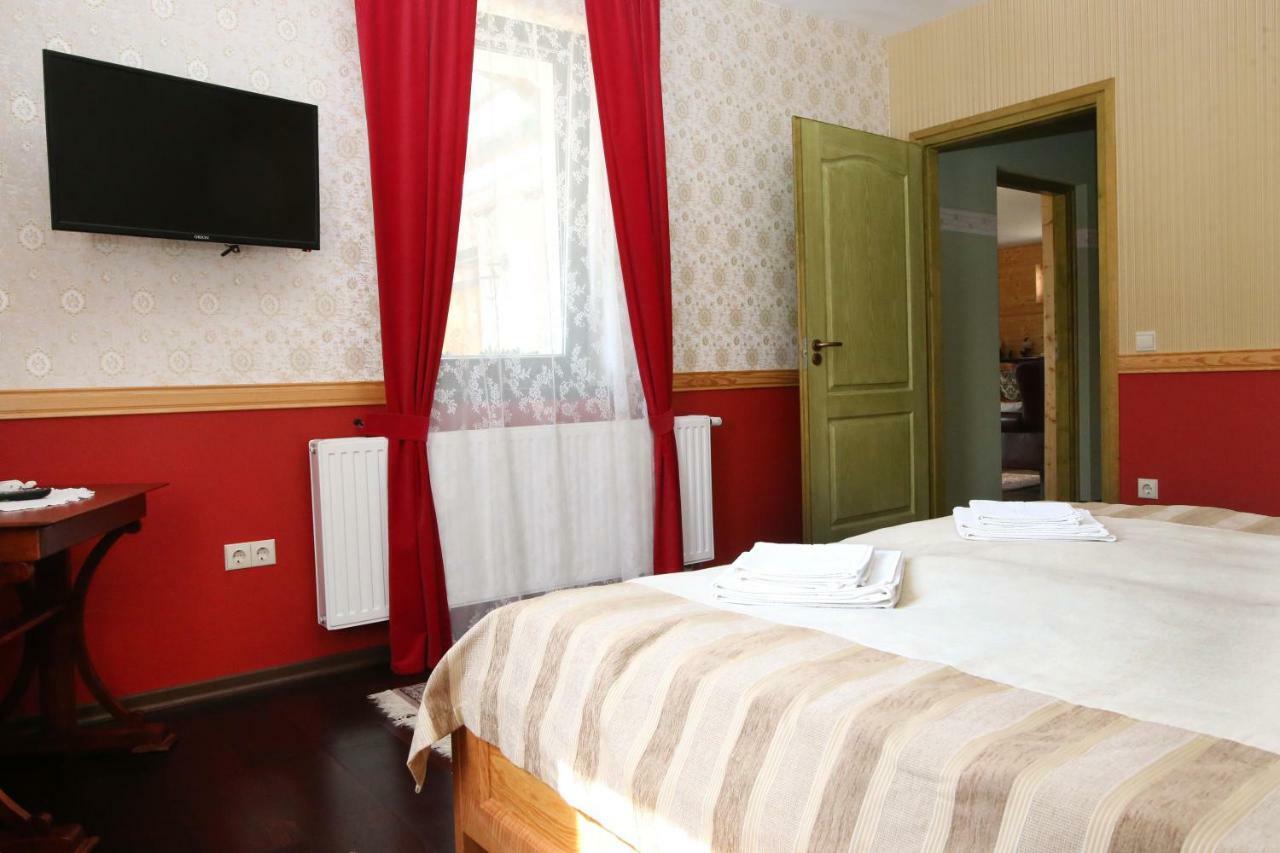 Hotel Sasfeszek Vendeghaz Zirc Exterior foto