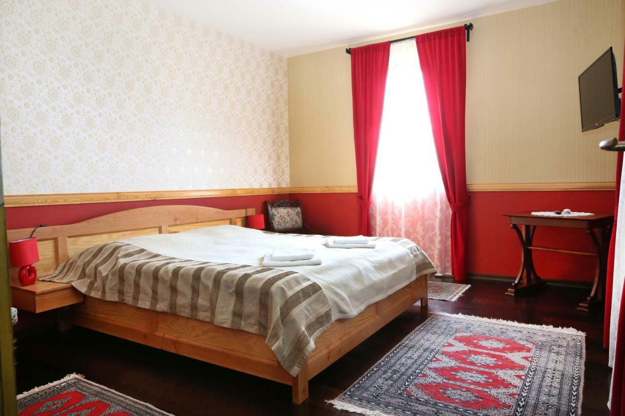 Hotel Sasfeszek Vendeghaz Zirc Exterior foto