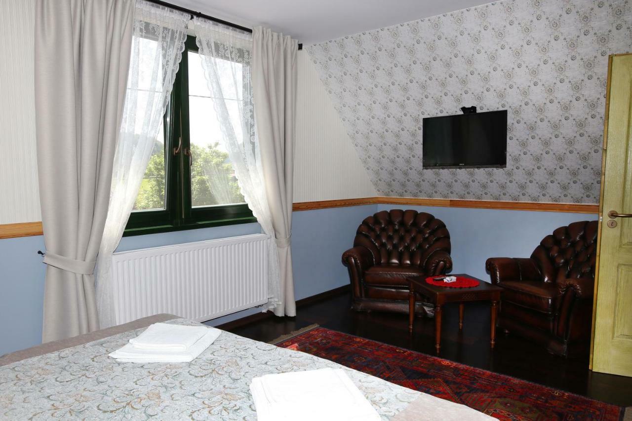 Hotel Sasfeszek Vendeghaz Zirc Exterior foto