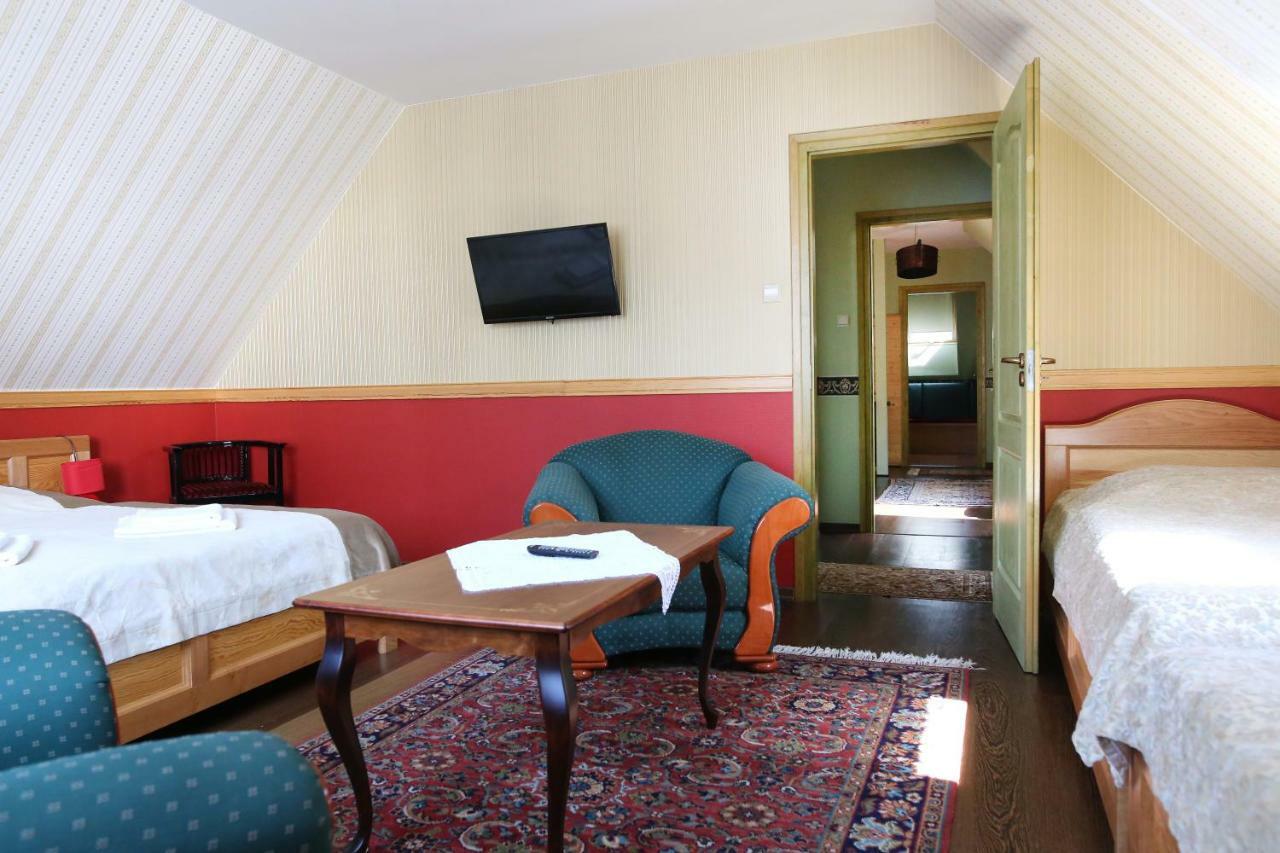 Hotel Sasfeszek Vendeghaz Zirc Exterior foto