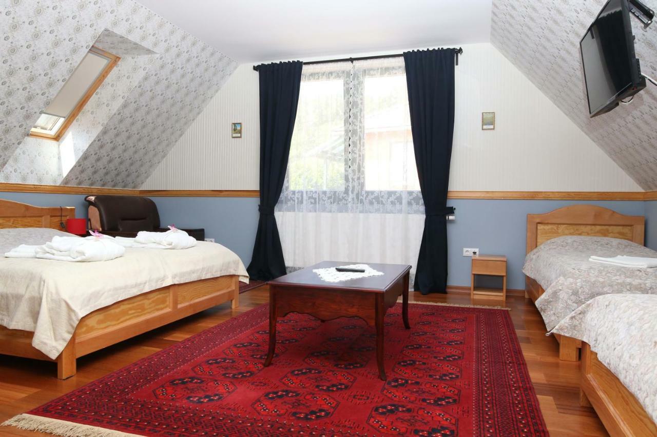 Hotel Sasfeszek Vendeghaz Zirc Exterior foto