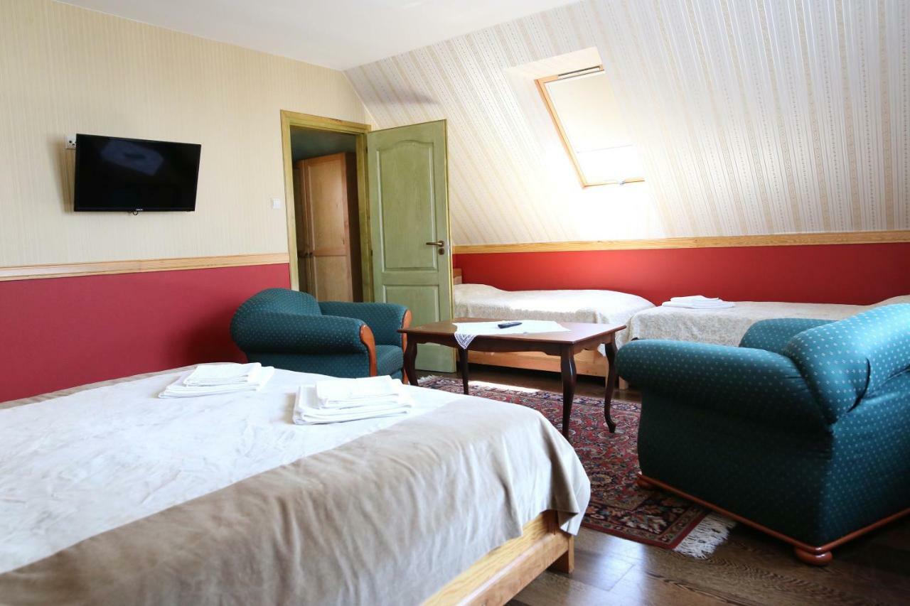 Hotel Sasfeszek Vendeghaz Zirc Exterior foto
