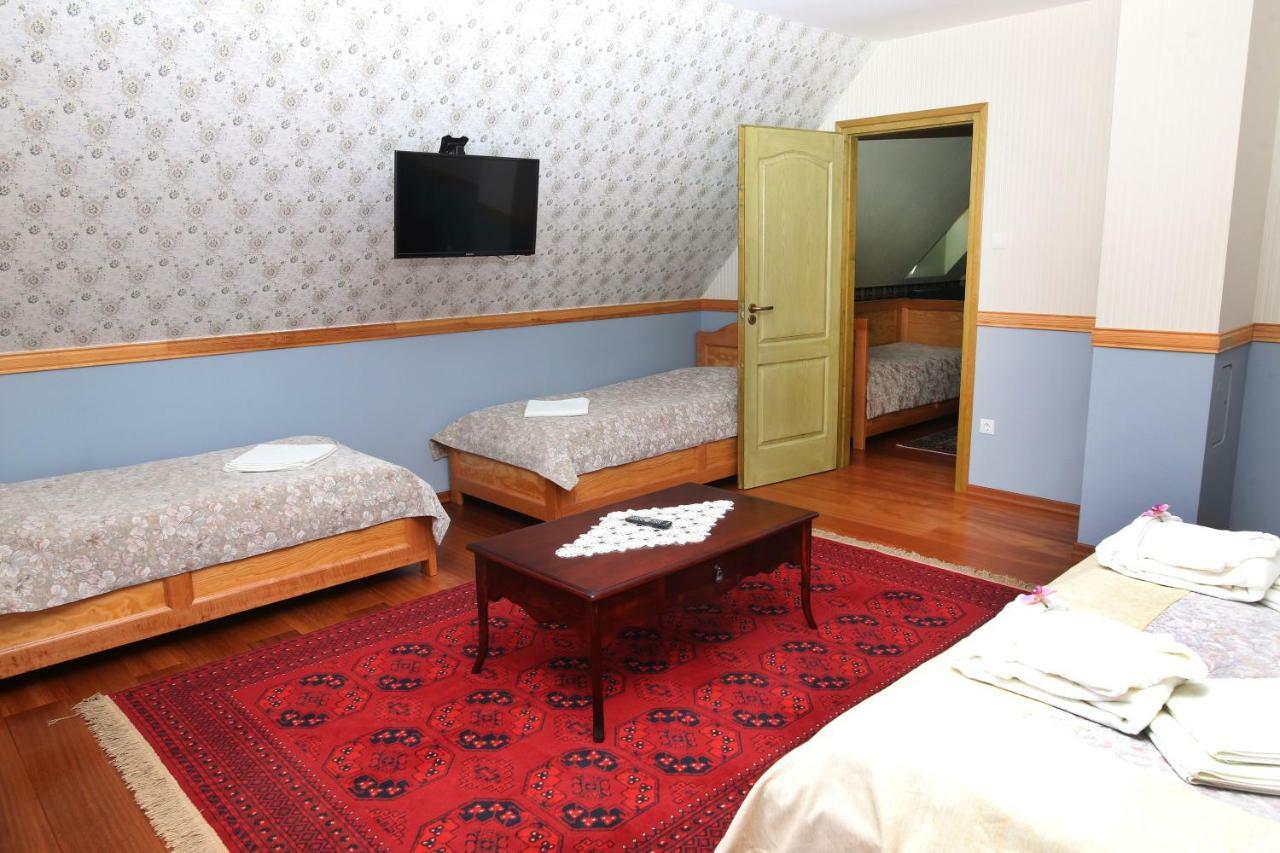 Hotel Sasfeszek Vendeghaz Zirc Exterior foto